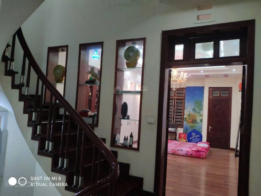 Cho thuê nhà đẹp phố hoàng cầu  trần quang diệu, ô tô đỗ cửa, thuận tiện đi lại khu trung tâm