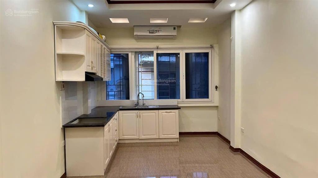 Cho thuê đẹp phố hoàng cầu  trần quang diệu ô tô đỗ cửa thuận tiện đi lại khu trung tâm