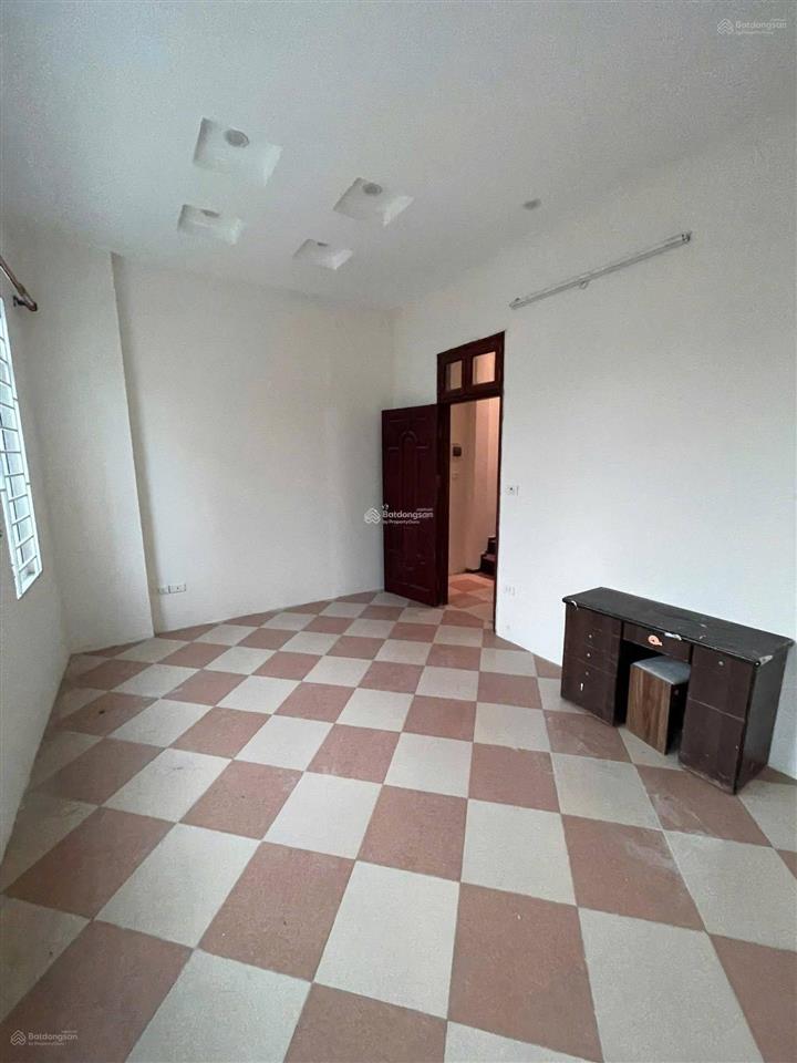 Cho thuê đẹp phố hoàng cầu  trần quang diệu ô tô đỗ cửa thuận tiện đi lại khu trung tâm