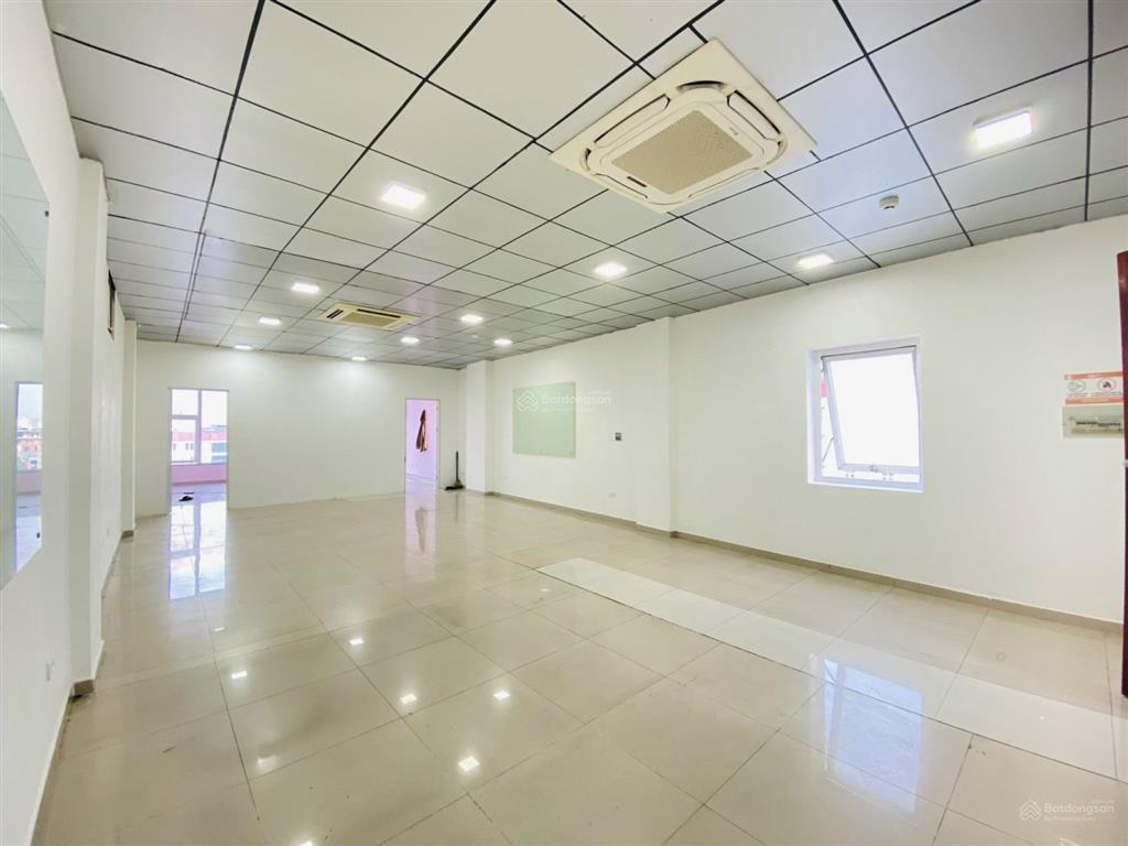 Chính chủ cho thuê vp mp trần quốc toản, có sân vườn chỗ để xe, 100m rb, wc 30tr.  0932 288 ***