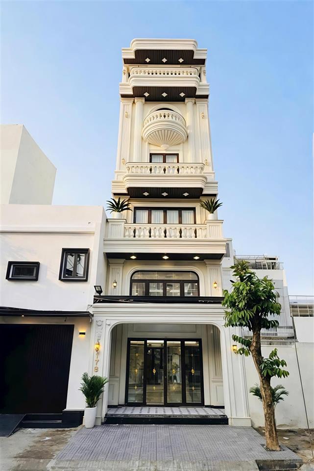 Bán biệt thự tân cổ điển nội thất  thang máy cao cấp 5 tầng ngang 5,6x20m phú mỹ hưng quận 7