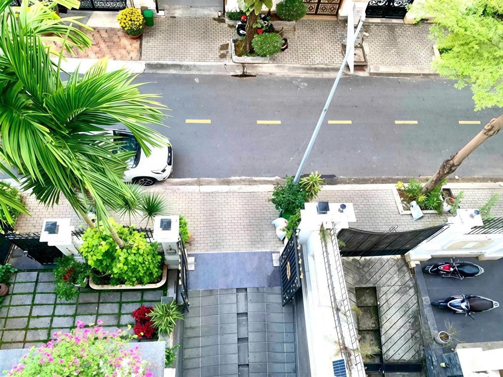 Biệt thự song lập cityland 4 tầng ngang 10x22m hầm thang máy nội thất cao cấp giảm giá còn 52 tỷ tl