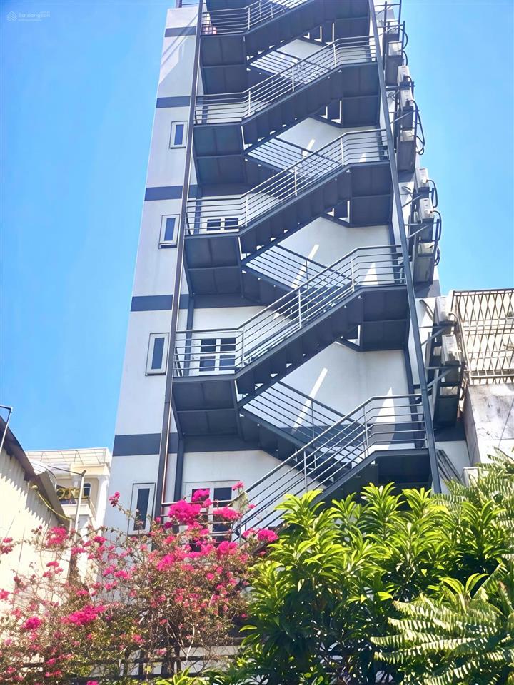 Bán gấp khách sạn 7 tầng mt hoàng quốc việt 5x26m 21 phòng có thang máy dòng tiền 150tr/th28 tỷ tl
