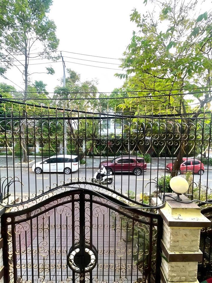 Bán biệt thự đẹp khu dân cư trung sơn quận 7  5 tầng  hầm ngang 6x20m giá chỉ 20x tỷ tl
