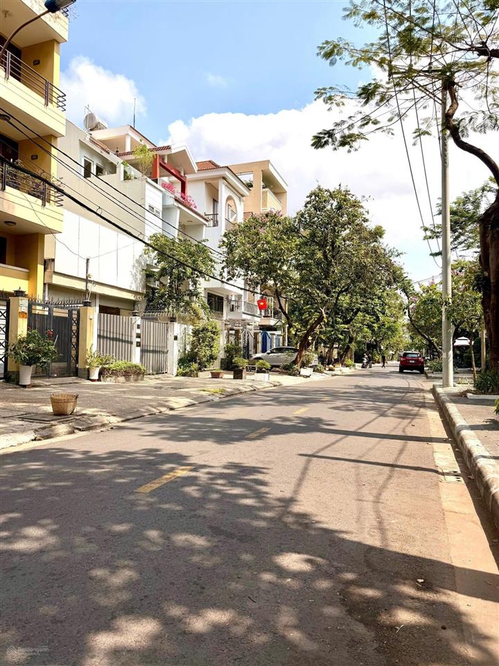 Bán biệt thự đẹp khu dân cư trung sơn quận 7  5 tầng  hầm ngang 6x20m giá chỉ 20x tỷ tl