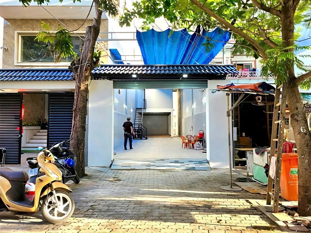 Bán nhà mặt tiền kinh doanh lê thị chợ, lacasa quận 7 ngang 5x28m khu vực xây dựng cao tầng  hầm