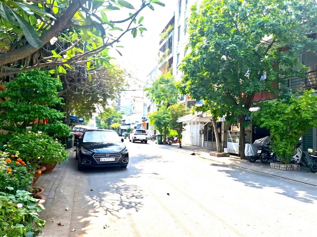 Bán nhà mặt tiền đường số lý phục man quận 7 ngang 8x25m xây dựng cao tầng chdv cao cấp