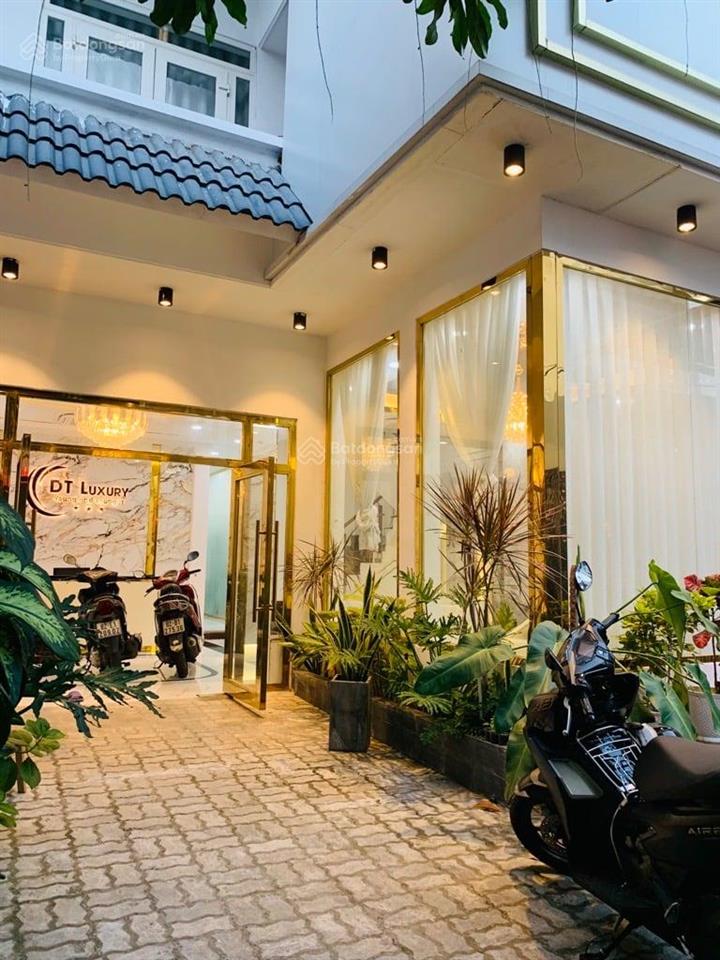 Bán nhà nở hậu ngang gần 8m 110m2  nguyễn thị thập trung tâm quận 7 giá 16,8tỷ sân rộng trước nhà
