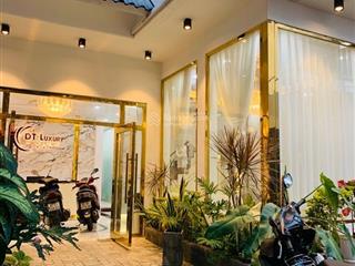Bán nhà nở hậu ngang gần 8m 110m2  nguyễn thị thập trung tâm quận 7 giá 16,8tỷ sân rộng trước nhà