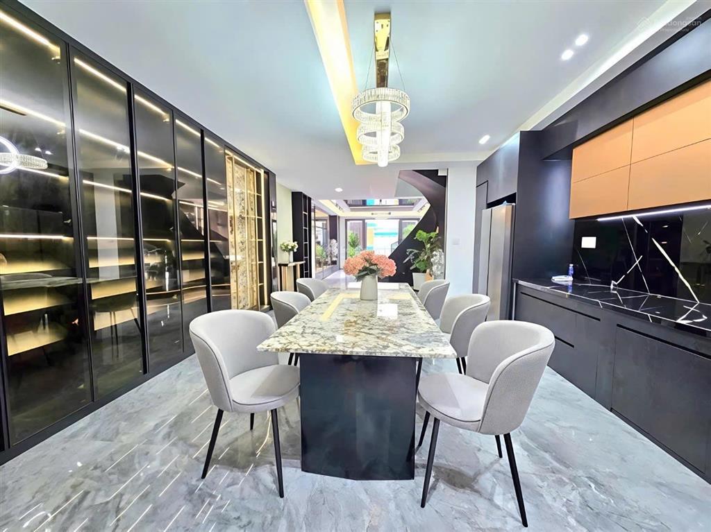 Bán nhà mt đường hàng xóm phú mỹ hưng mới đẹp full nội thất quận 7 4 tầng ngang 5x20m giá 16,3tỷ tl
