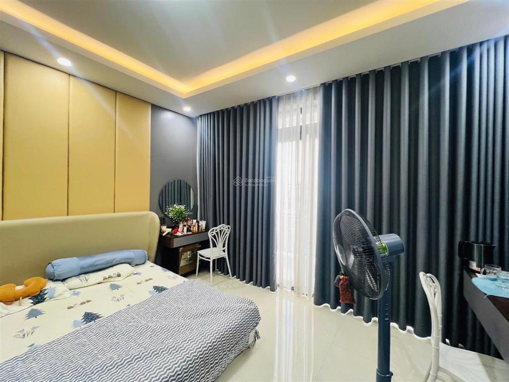 Bán nhà mặt tiền kinh doanh chợ bùi văn ba 5 tầng ngang 4,8x17m giá 10 tỷ tl quận 7