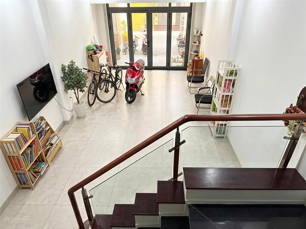 Bán nhà 3 tầng mặt tiền ngang 4x18m gần nguyễn thị thập giảm giá còn 11,3 tỷ tl quận 7