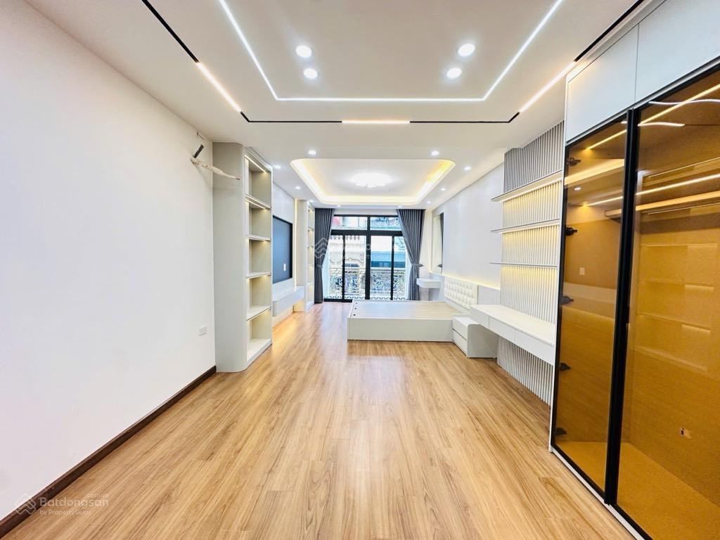 Kim đồng 55m  5 tầng  ô tô vào nhà  phân lô  15.x tỷ
