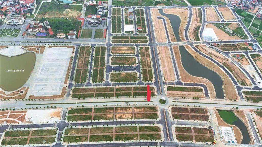 Bán mảnh đất dt 98m2 hai mặt tiền, mặt tiền 7m sổ đỏ cất két, hướng nam đường trước nhà 30 m