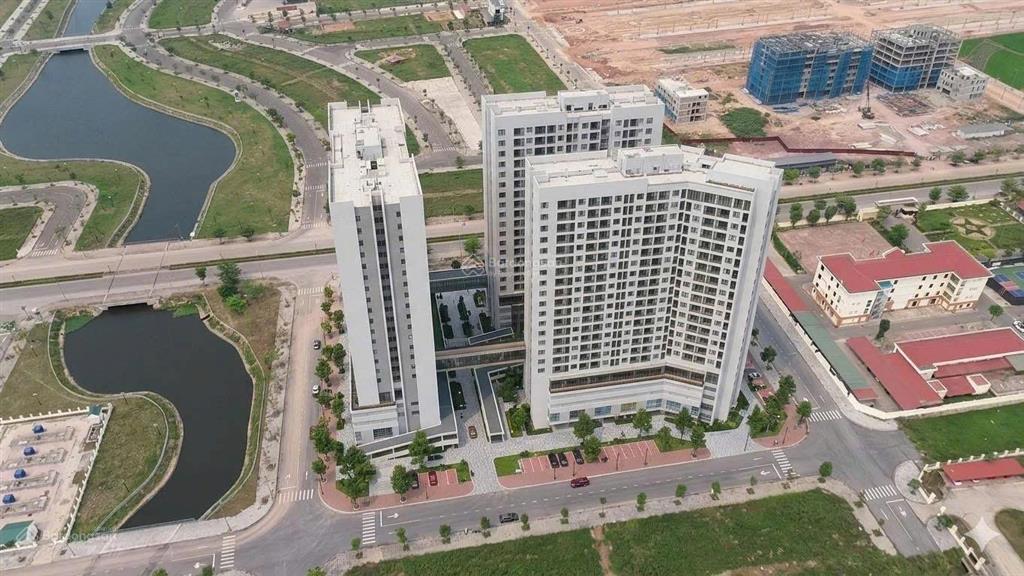 Bán mảnh đất dt 98m2 hai mặt tiền, mặt tiền 7m sổ đỏ cất két, hướng nam đường trước nhà 30 m