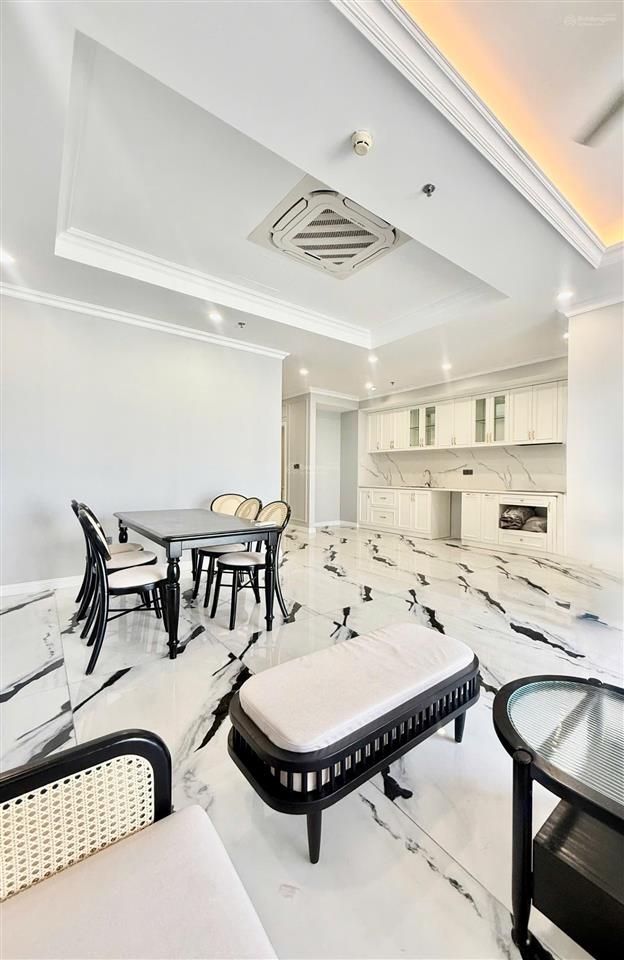 Cho thuê căn 3pn thiết kế tân cổ điển hướng đn cực thoáng giá tốt nhất tại royal city