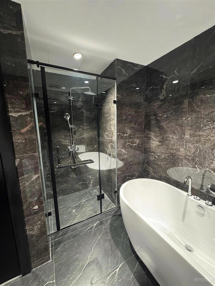 Cho thuê căn hộ 2pn2wc nội thất luxury đẹp tại royal city