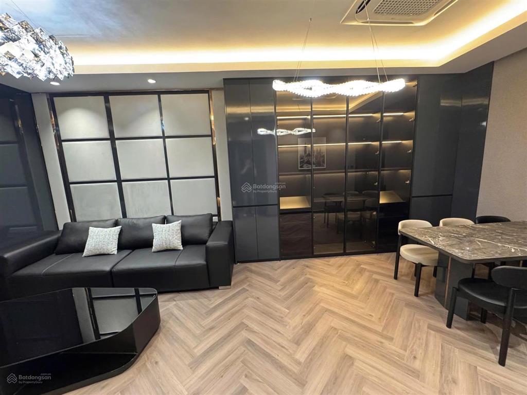 Cho thuê căn hộ 2pn2wc nội thất luxury đẹp tại royal city