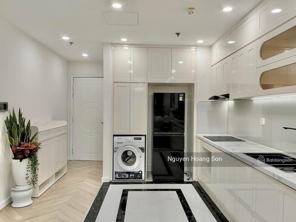 Bán căn 3 ngủ 123m2 tầng cao tại chung cư sun grand city  69b thụy khê.  0906 244 ***