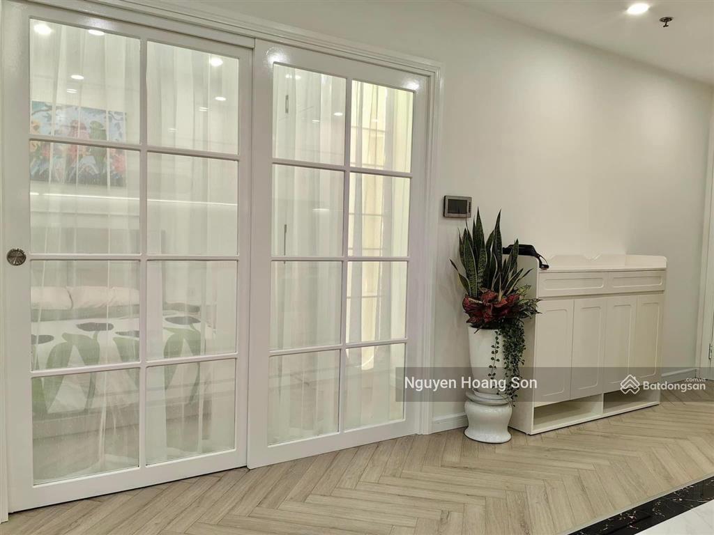 Bán căn 3 ngủ 123m2 tầng cao tại chung cư sun grand city  69b thụy khê.  0906 244 ***