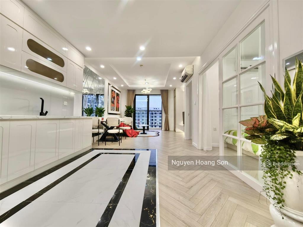 Bán căn 3 ngủ 123m2 tầng cao tại chung cư sun grand city  69b thụy khê.  0906 244 ***