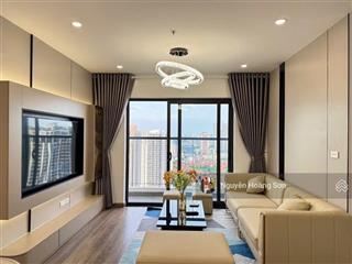Chủ nhà thiện chí bán căn góc 2pn 80m2 tầng trung ở chung cư discovery central.  sơn0906 244 ***