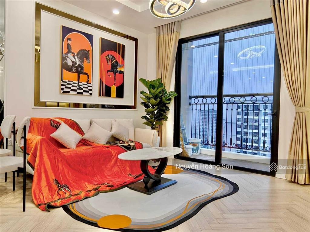 Trống ngay căn 3pn, 220m2 ở vincom bà triệu. nhà mới hoàn thiện, giá 60tr/tháng.  sơn 0906 244 ***
