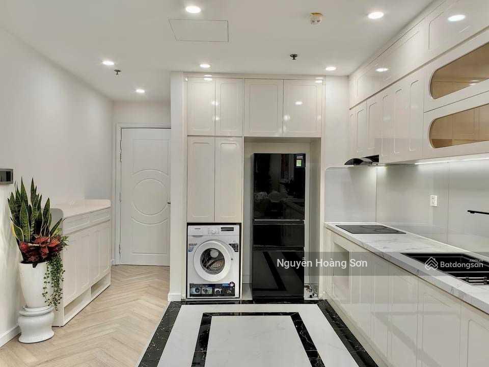 Trống ngay căn 3pn, 220m2 ở vincom bà triệu. nhà mới hoàn thiện, giá 60tr/tháng.  sơn 0906 244 ***