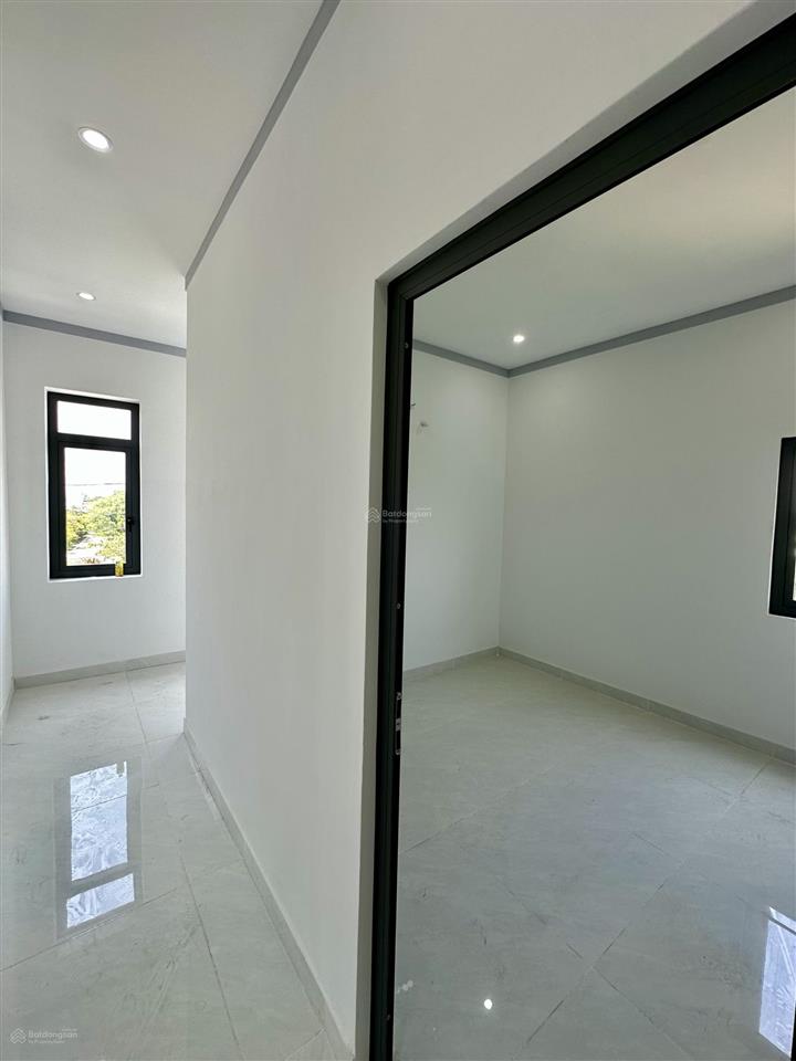 Nhà hiện đại kế bên trường tiểu học tân triều, cách công an phường 500m, đường hương lộ 9