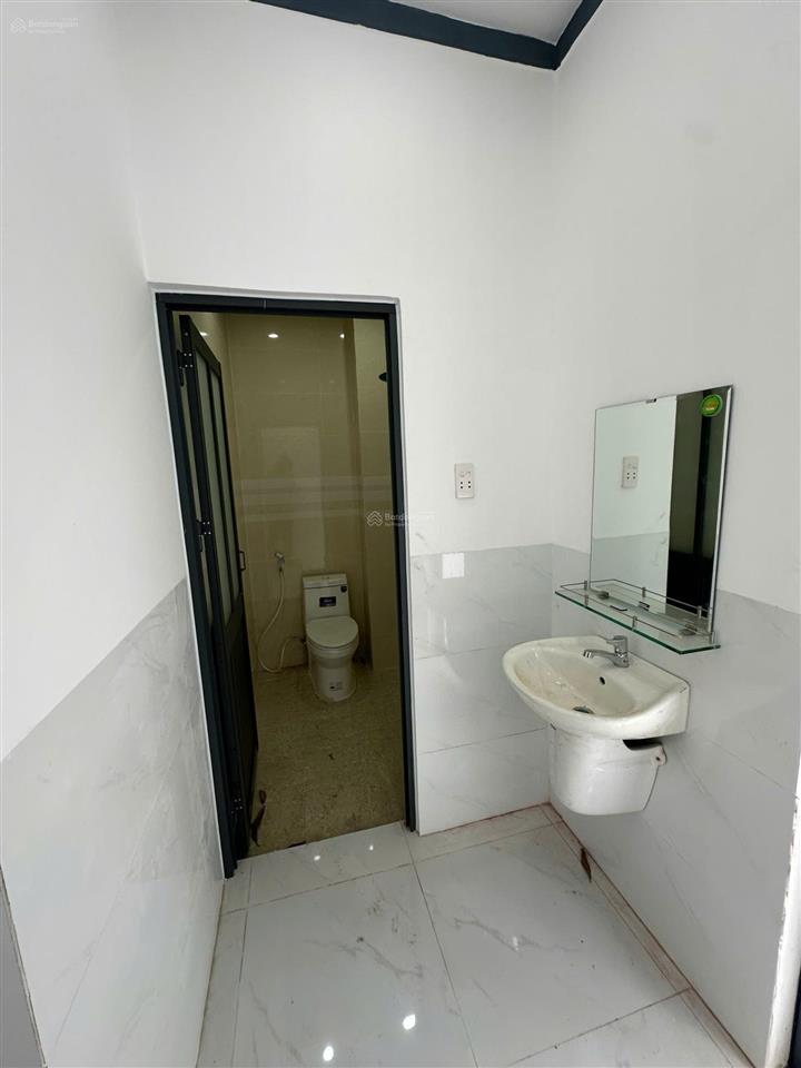 Nhà 2 mặt tiền, chỉ 400tr nhận nhà ngay dt 4x22 nở hậu 4,6x22 đường bê tông rộng 8m thông thoáng
