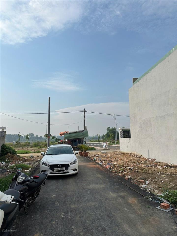 Mặt tiền nhựa 1/ hương lộ 15. diện tích 5.4x16m sổ riêng thổ cư 100% đưa trước 400tr sang tên ngay