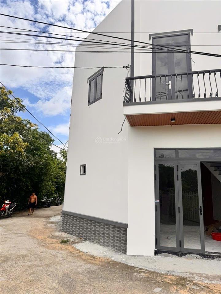 Nhà lầu 2 mặt tiền 1/ hương lộ 15 đường rộng 3pn, 2wc trả góp mỗi tháng 9 triệu