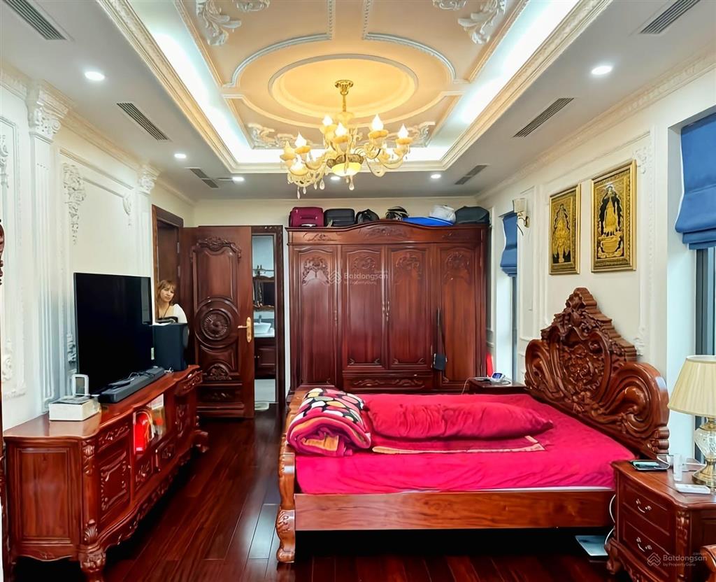 Cần bán bt kđt việt hưng, long biên, lô góc, thang máy, dt 250m2 x 5t full nội thất nhập khẩu