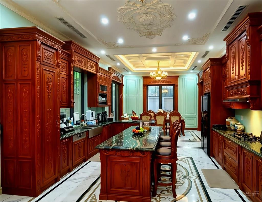 Cần bán bt kđt việt hưng, long biên, lô góc, thang máy, dt 250m2 x 5t full nội thất nhập khẩu