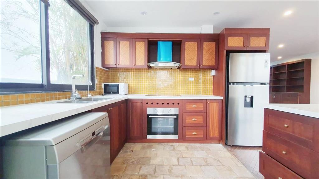 Toà nhà 280m2 x 9t tây hồ, doanh thu 5 tỷ/năm, cách nhà hát opera chỉ hơn 300m, giá tốt nhất hồ tây