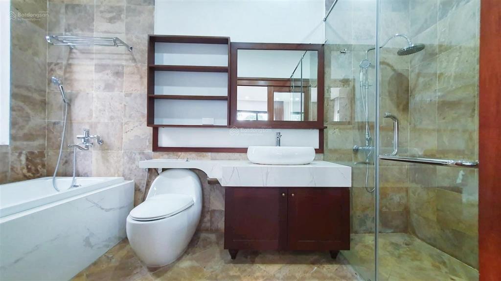 Toà nhà 280m2 x 9t tây hồ, doanh thu 5 tỷ/năm, cách nhà hát opera chỉ hơn 300m, giá tốt nhất hồ tây
