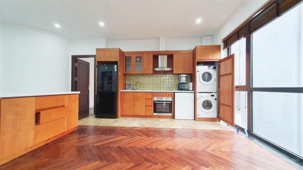 Toà nhà 280m2 x 9t tây hồ, doanh thu 5 tỷ/năm, cách nhà hát opera chỉ hơn 300m, giá tốt nhất hồ tây