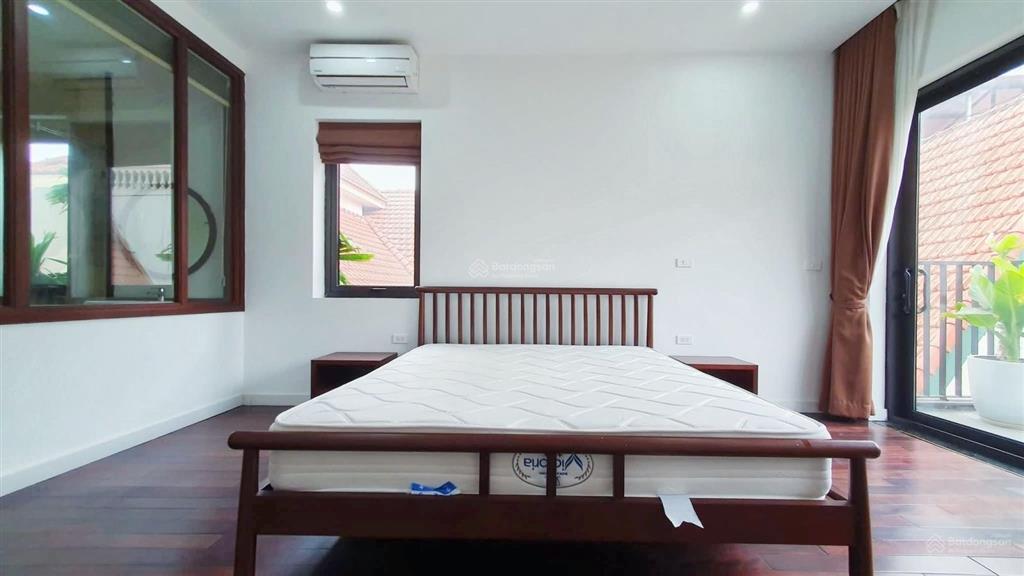 Toà nhà 280m2 x 9t tây hồ, doanh thu 5 tỷ/năm, cách nhà hát opera chỉ hơn 300m, giá tốt nhất hồ tây