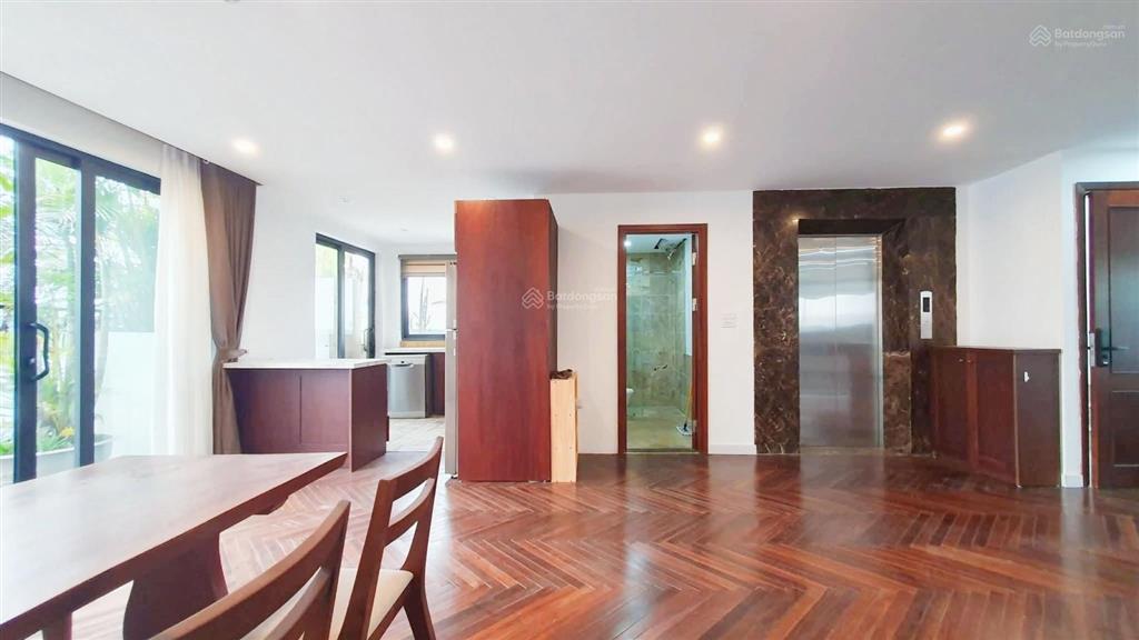 Toà nhà 280m2 x 9t tây hồ, doanh thu 5 tỷ/năm, cách nhà hát opera chỉ hơn 300m, giá tốt nhất hồ tây