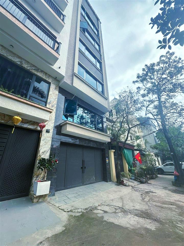 Võ chí công, tây hồ, dt 97m2 x 7t thang máy trước nhà 30 ô tô dừng đỗ, thoáng trước sau, hướng ttt