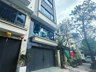 Võ chí công, tây hồ, dt 97m2 x 7t thang máy trước nhà 30 ô tô dừng đỗ, thoáng trước sau, hướng ttt