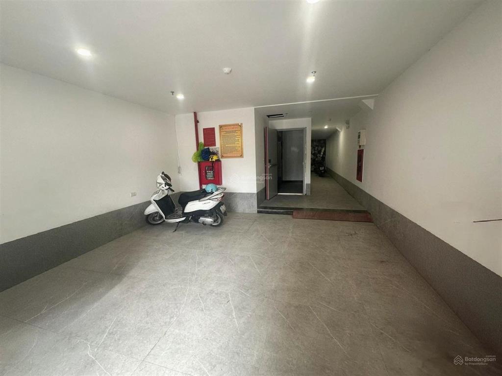 Võ chí công, tây hồ, dt 97m2 x 7t thang máy trước nhà 30 ô tô dừng đỗ, thoáng trước sau, hướng ttt