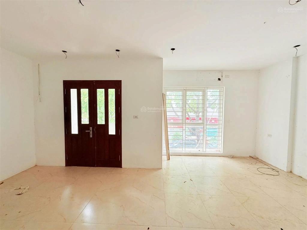 Trần bình, cầu giấy, dt 106m2 x 4t mt 6,6m, vỉa hè ô tô tránh, đỗ ngày đêm, kinh doanh