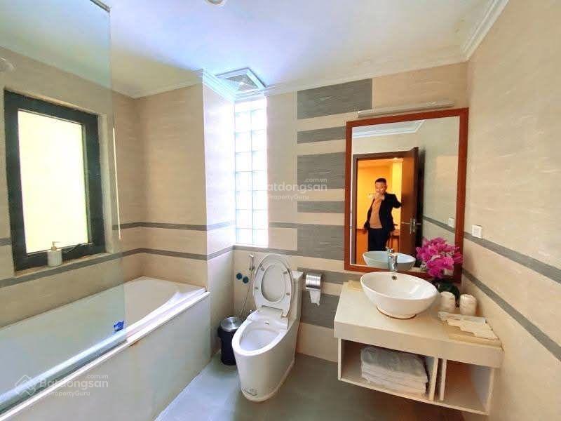 Phố võ chí công, tây hồ toà nhà 10t 345m2 xây full, doanh thu 500tr/tháng, đt giữ tiền vô cùng tốt