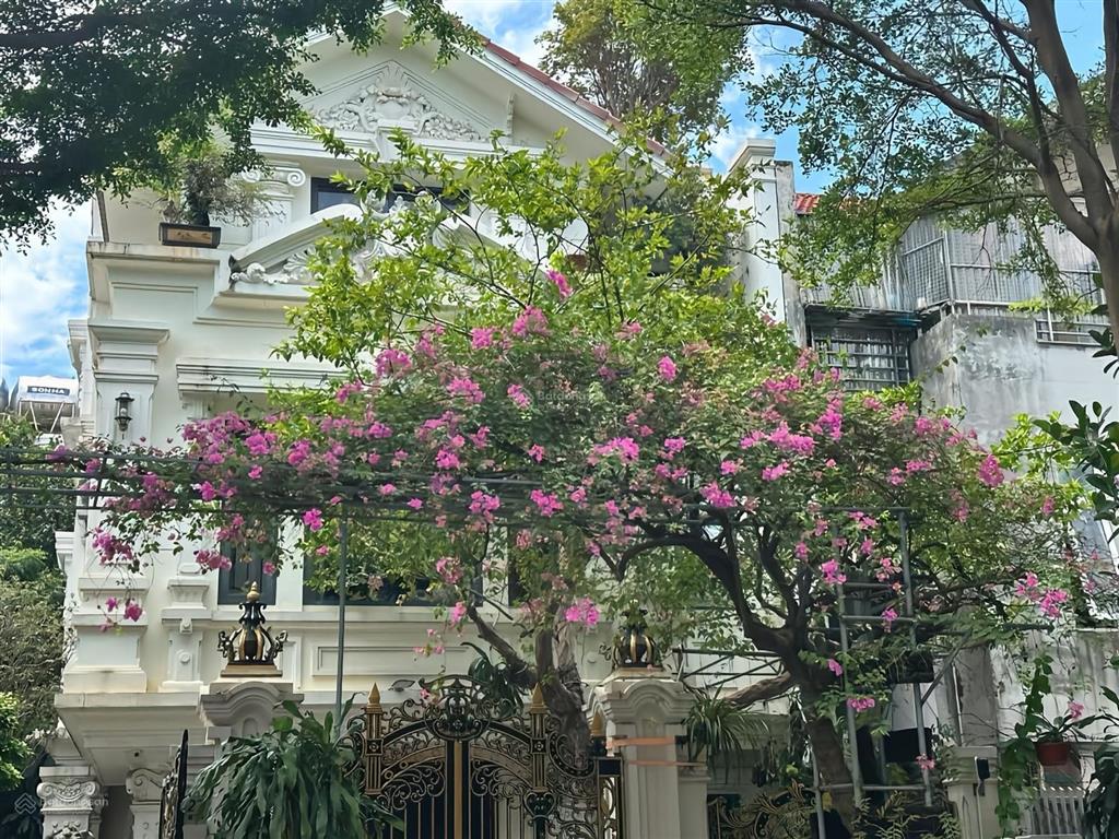 Biệt thự sân vườn, khu đô thị văn phú, hà đông dt 201m x 4t nhỉnh 170tr/1m2, full nội thất