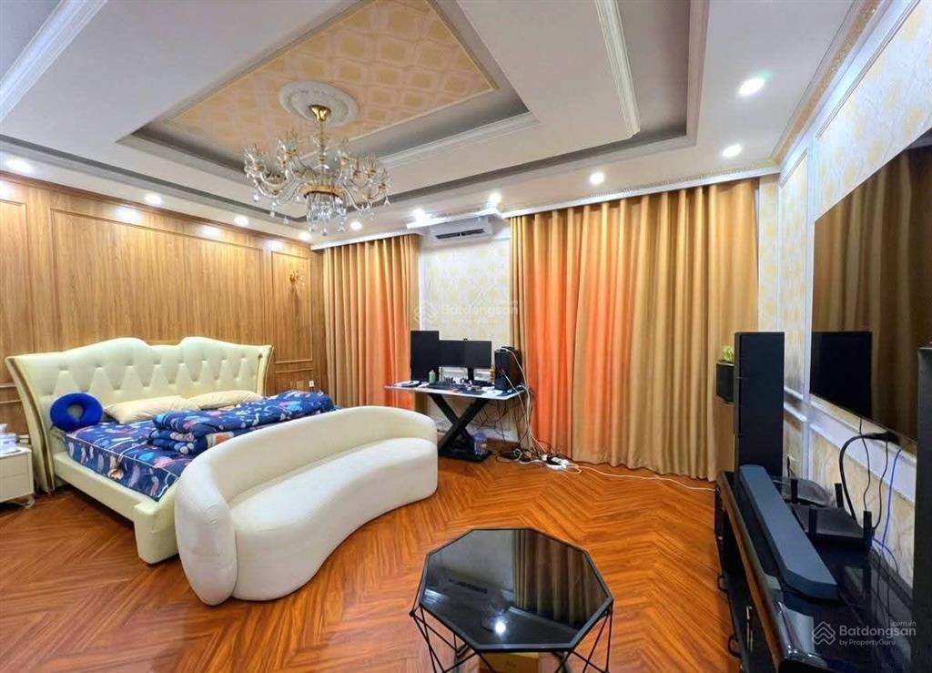 Việt hưng, long biên, dt 95m 5t mt6m, mới gara ô tô, kinh doanh văn phòng, chưa tới 200tr/m