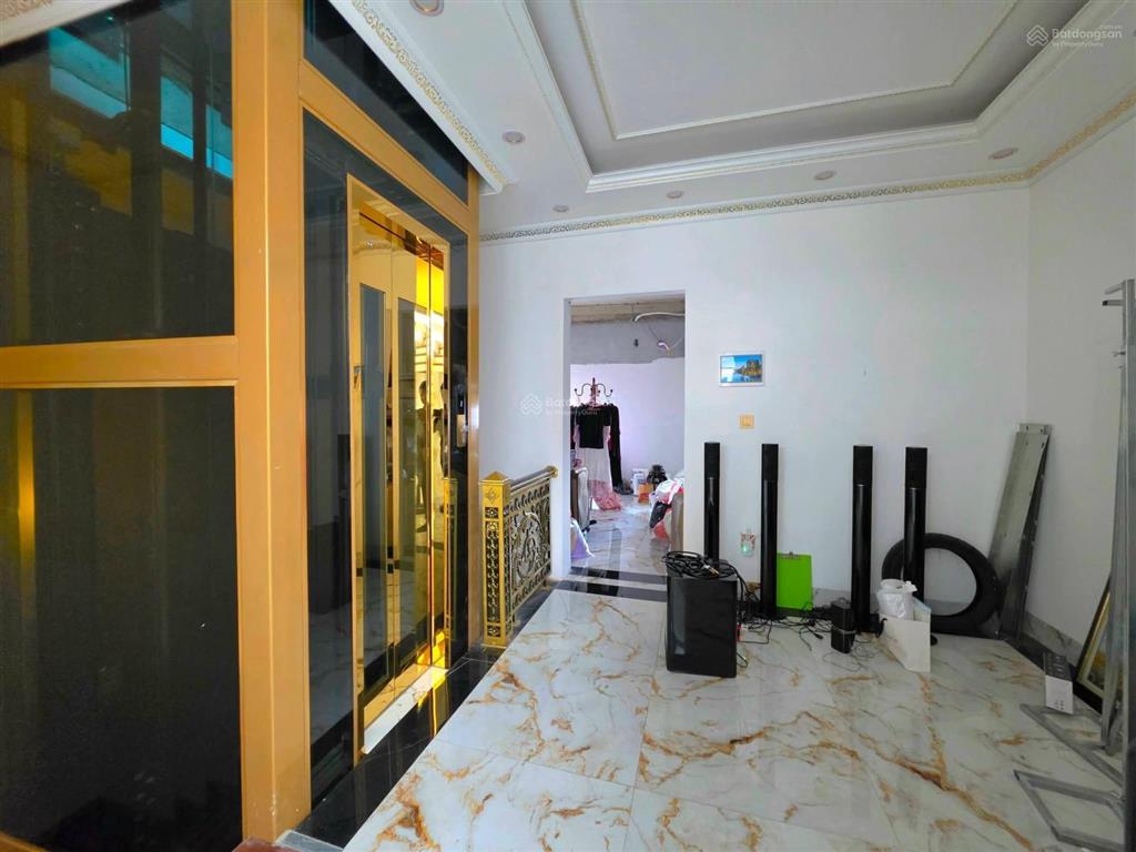 Việt hưng, long biên, dt 95m 5t mt6m, mới gara ô tô, kinh doanh văn phòng, chưa tới 200tr/m