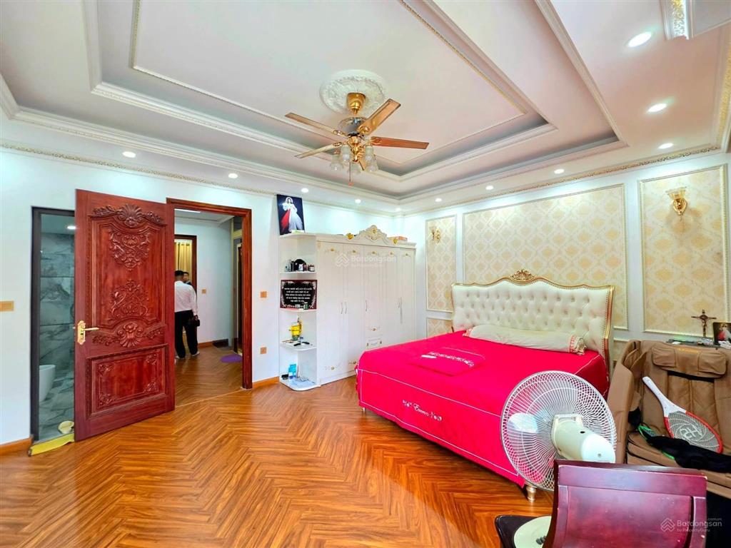 Việt hưng, long biên, dt 95m 5t mt6m, mới gara ô tô, kinh doanh văn phòng, chưa tới 200tr/m