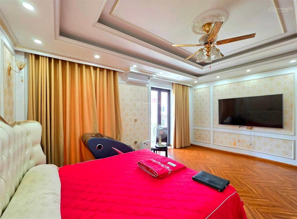 Việt hưng, long biên, dt 95m 5t mt6m, mới gara ô tô, kinh doanh văn phòng, chưa tới 200tr/m