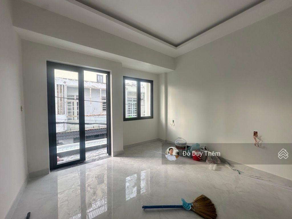 Chdv nguyễn ảnh thủ, 4 tầng, ngang 8, 12 phòng 13wc, sân xe thoáng.hơn 9tỷ